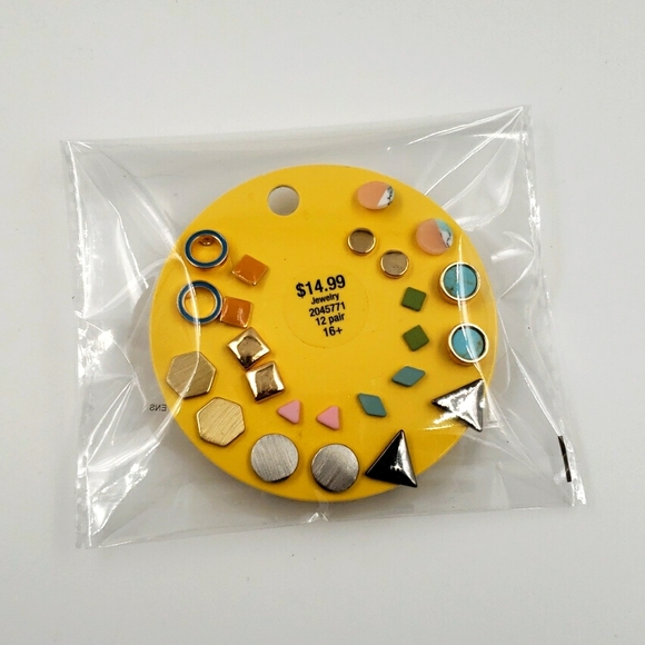 Jewelry - Assorted Pack Of 12 Pierced Earrings Shapes New